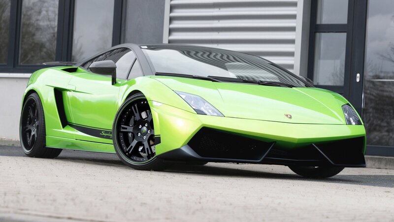 green lamborghini sports car