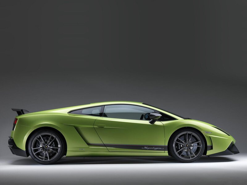 green lamborghini sports car