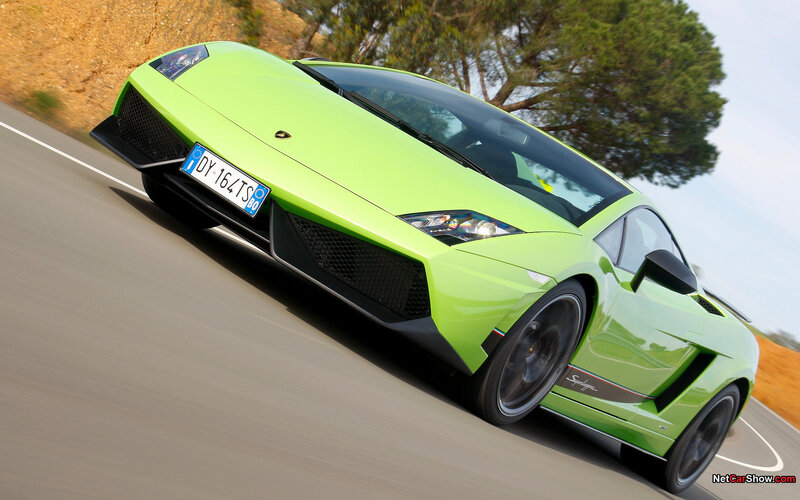 green lamborghini sports car