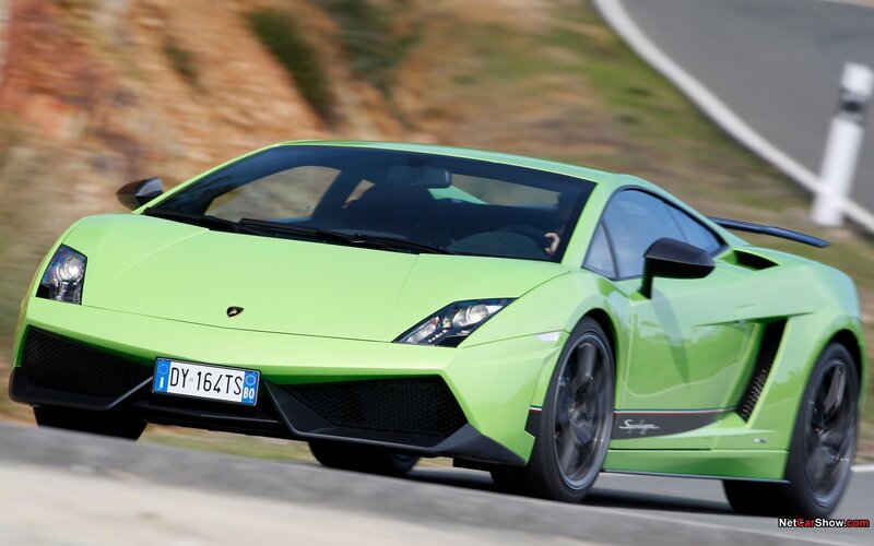 green lamborghini sports car