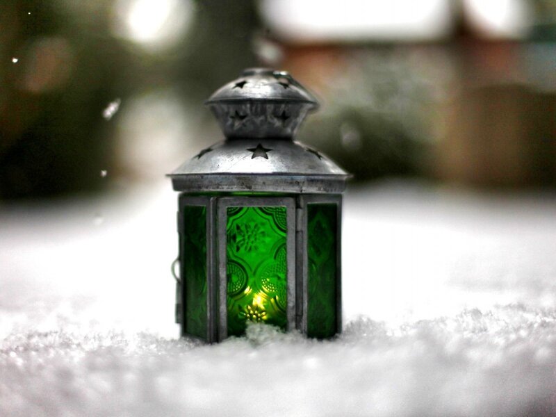 Green Lantern in Snow