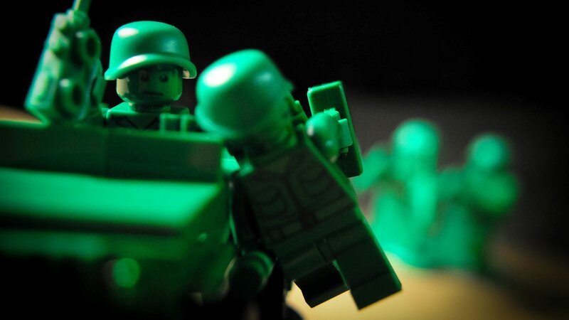 Green Lego soldiers in action