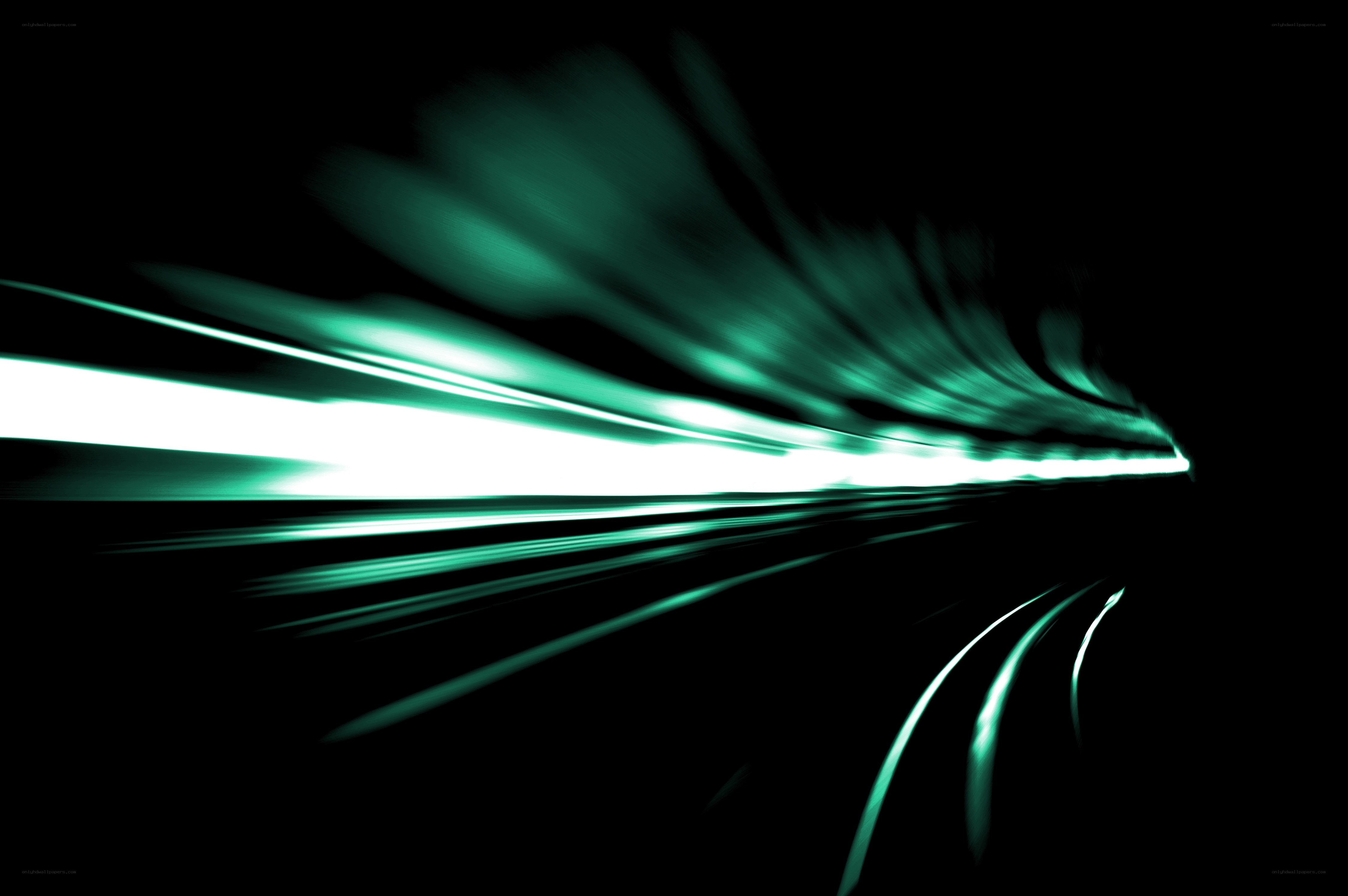 Green light streaks in darkness