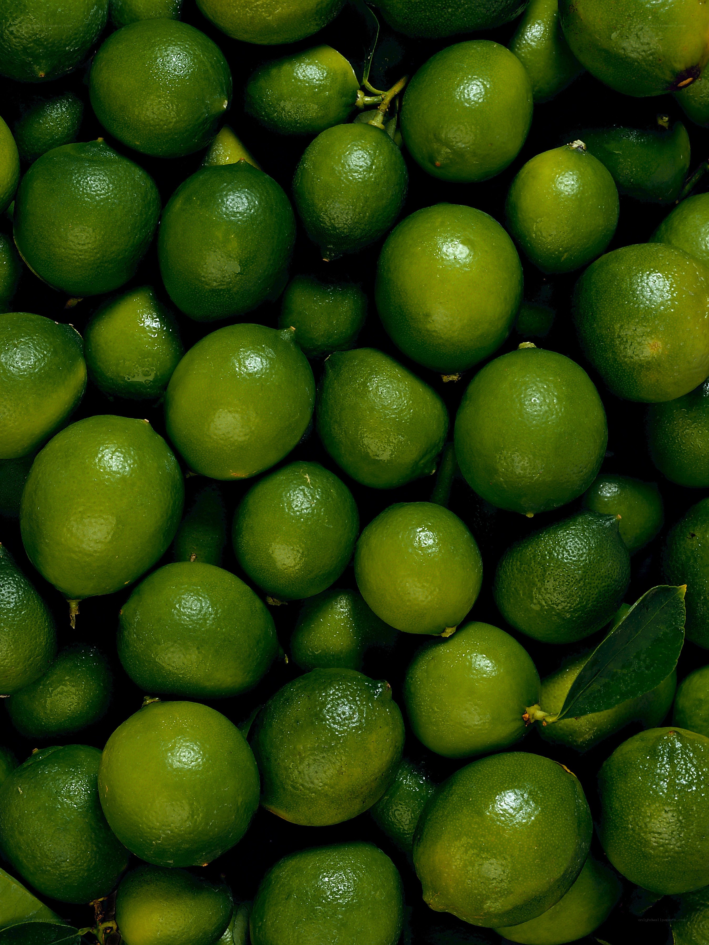 green limes in a pile