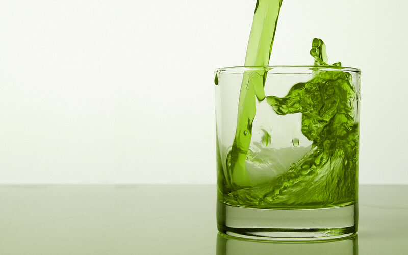 Green Liquid Pouring — Dynamic
