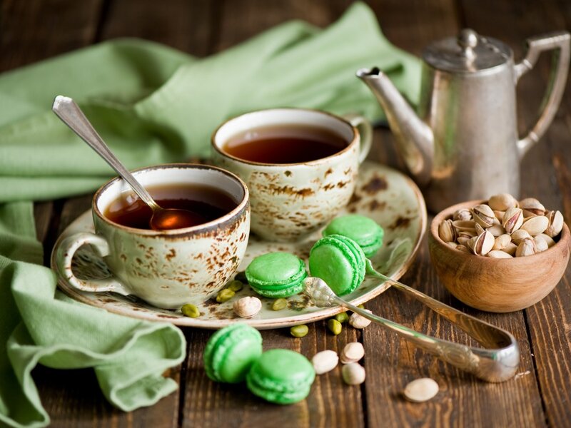 Green Macarons with Tea