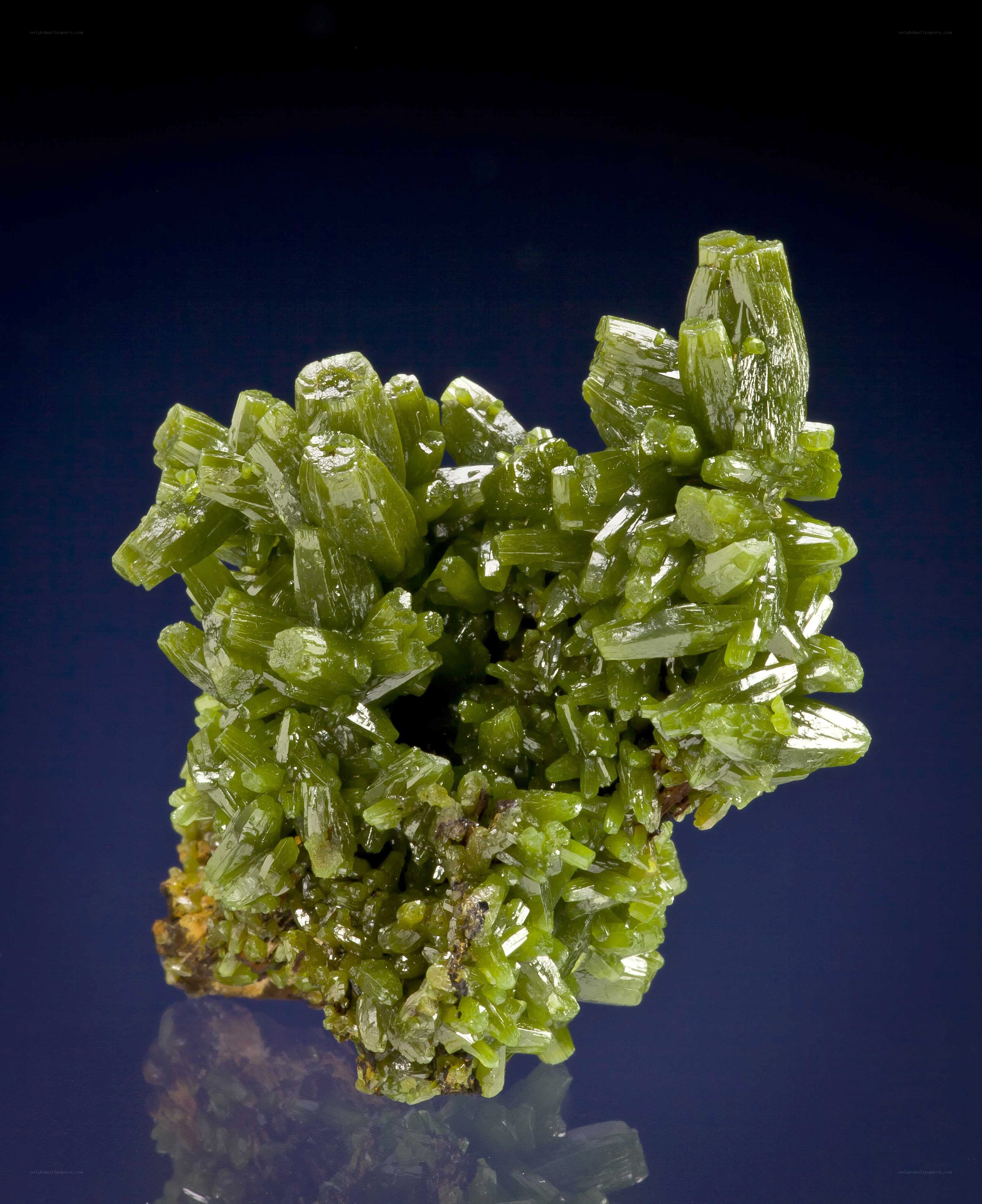 green mineral crystal cluster