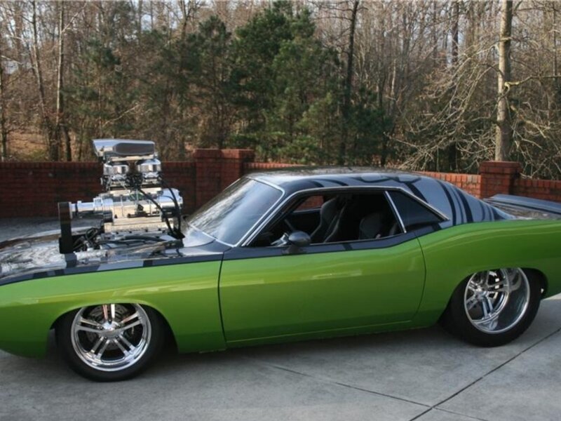 Green Muscle Car — Calm, Autumn