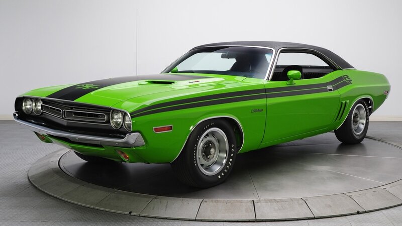Green Muscle Car — Neutral, Photograph, Rotating Platform