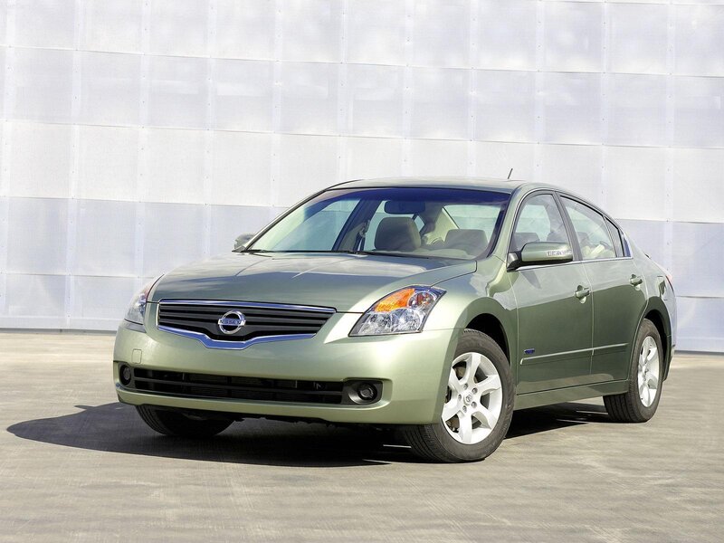 green nissan altima sedan