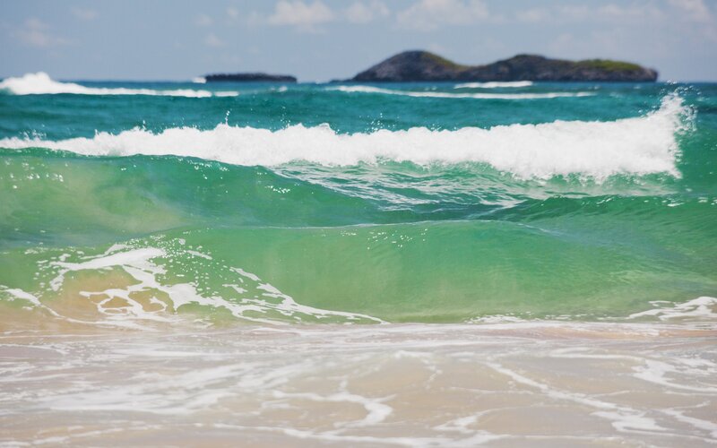 Green Ocean Wave — Calm, Afternoon