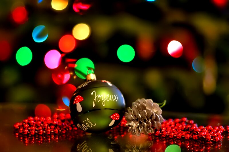 Green Ornament with Pinecone