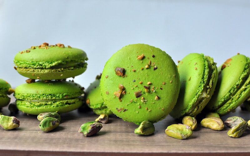 Green pistachio macarons
