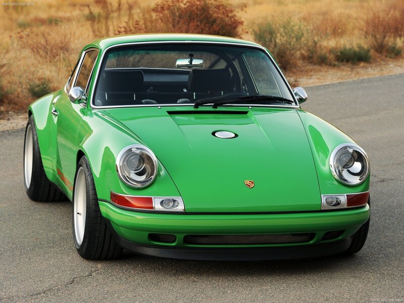 Green Porsche 911 — Calm