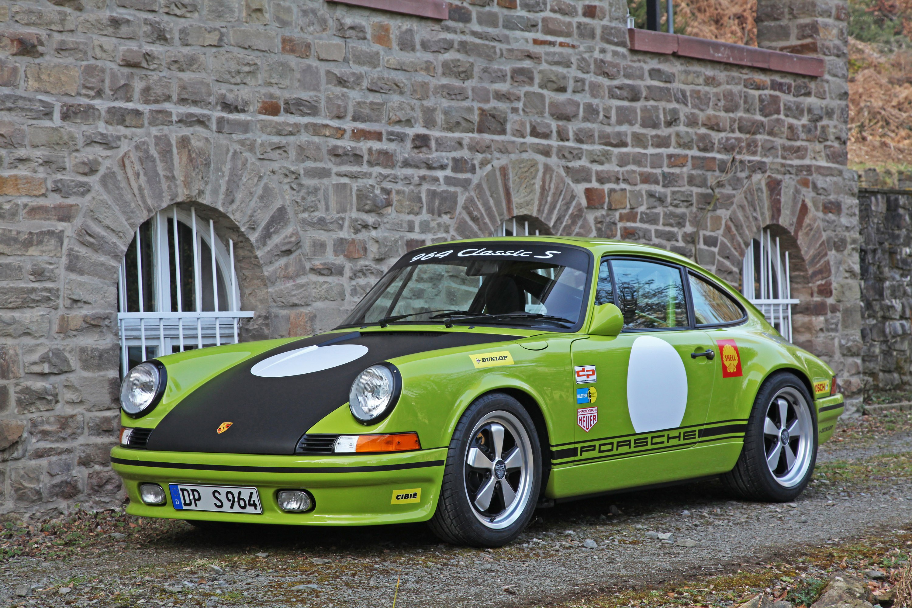 Green Porsche 911 Classic S
