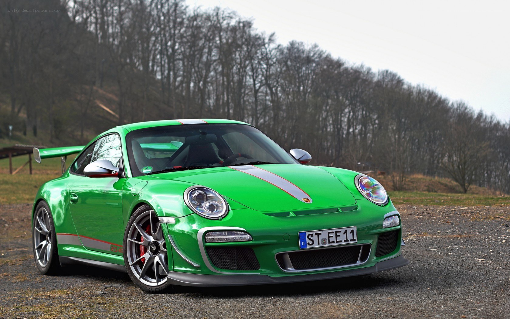 green porsche 911 gt3 rs