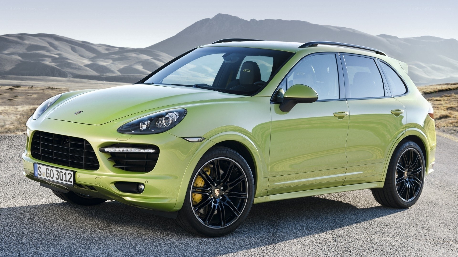 green porsche cayenne gts
