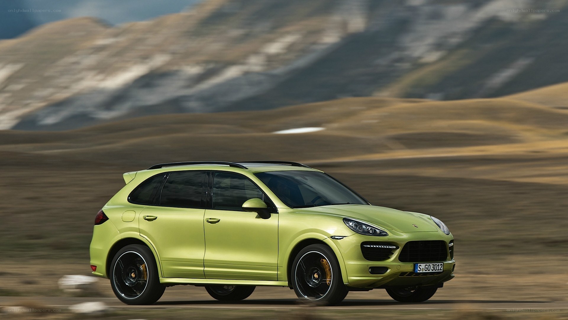 green porsche cayenne in motion