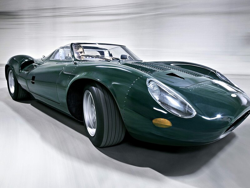 Green Racing Car — Dynamic, Photograph