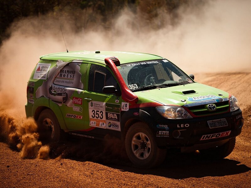 Green Rally Car — Dynamic