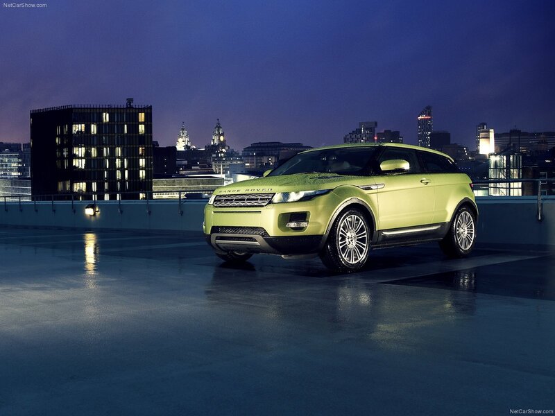 Green Range Rover at night