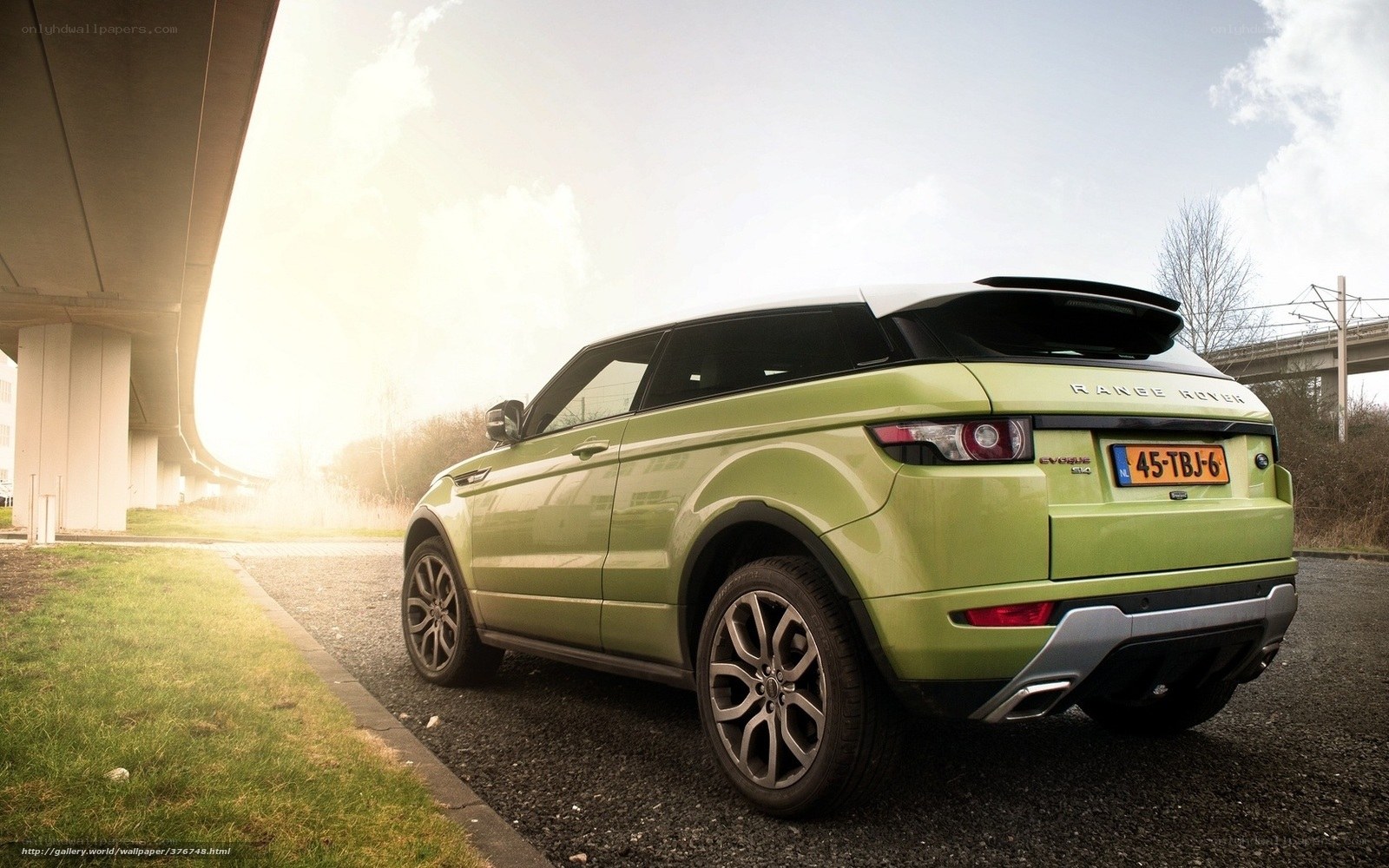 green range rover evogue