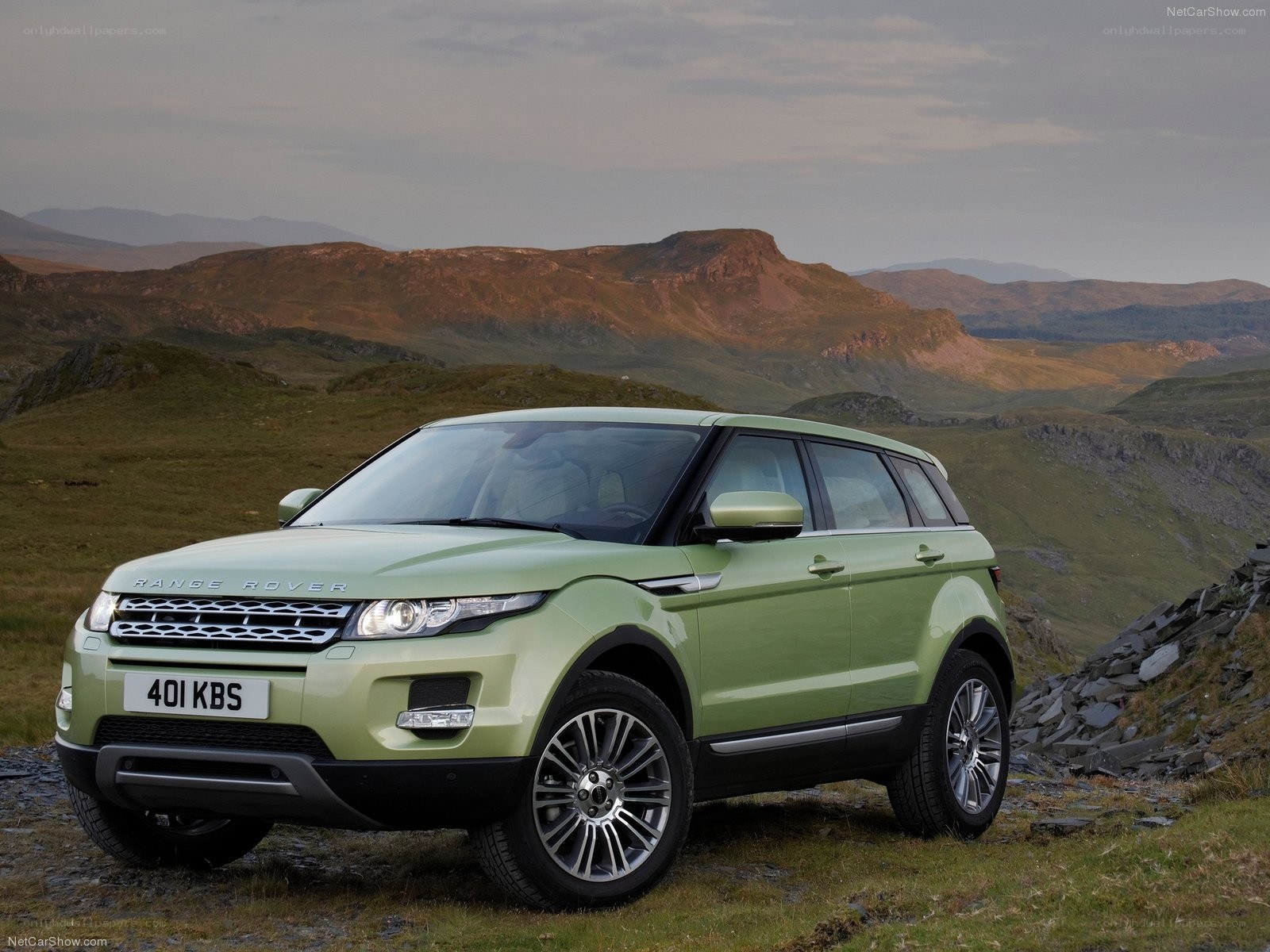 Green Range Rover Evoque