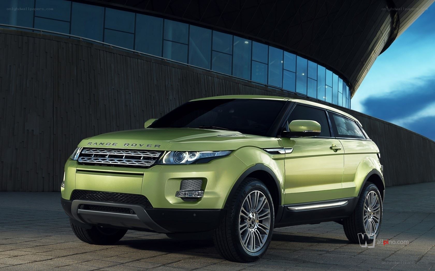 Green Range Rover Evoque