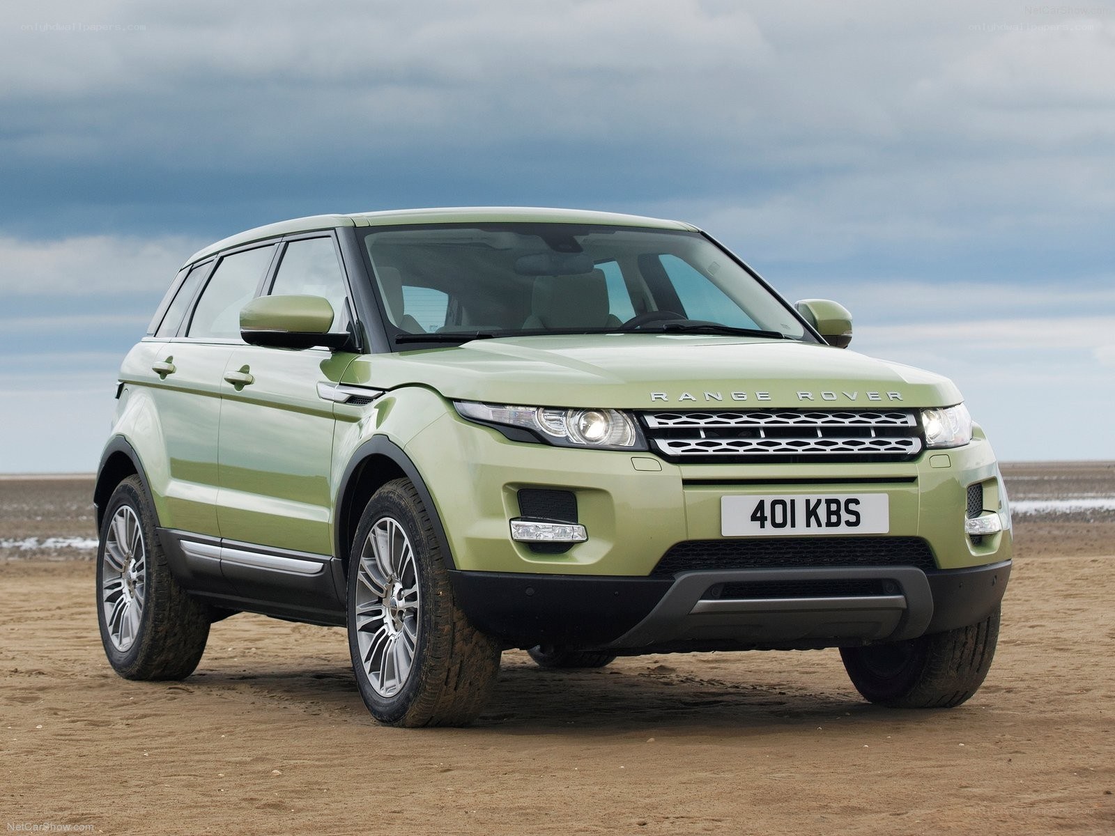 Green Range Rover Evoque