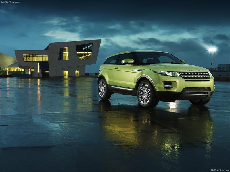Green Range Rover Suv — Dramatic, Night