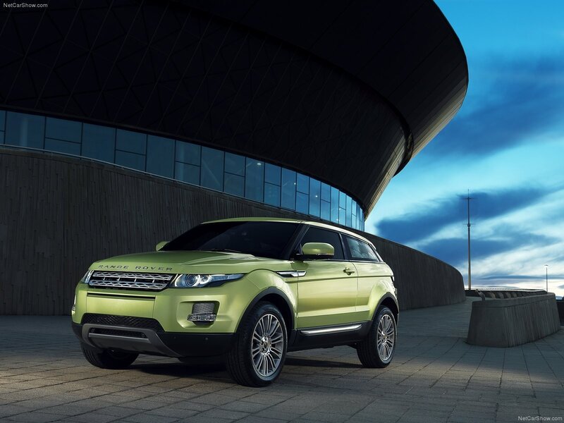 Green Range Rover Suv — Dramatic, Sunset