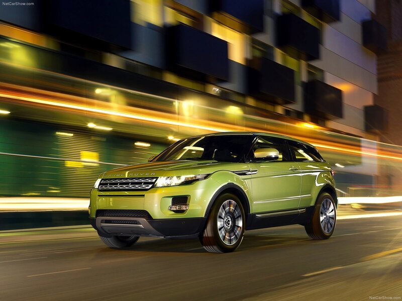 Green Range Rover Suv — Dynamic