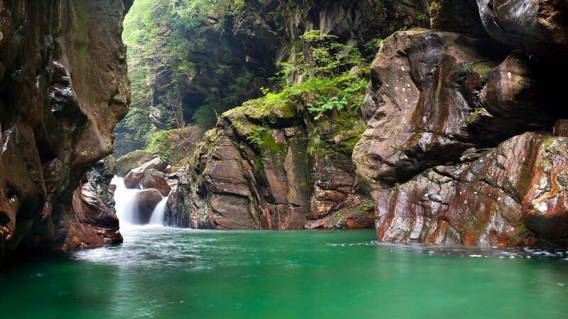 green river in a rocky canyon