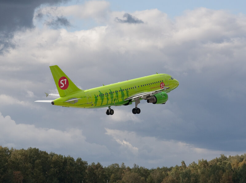 Green S7 Airlines plane in flight