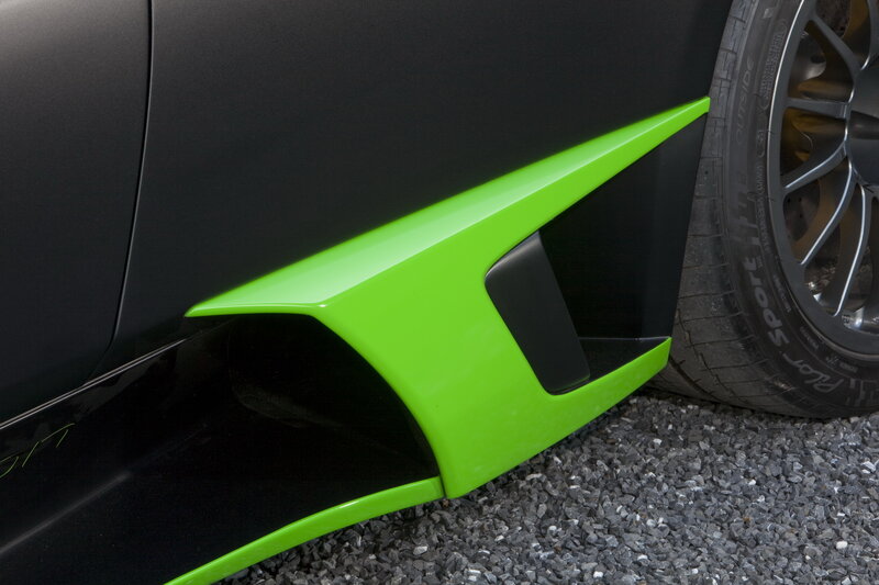 green side skirt on black car