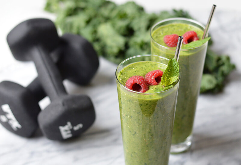 green smoothies with raspberries