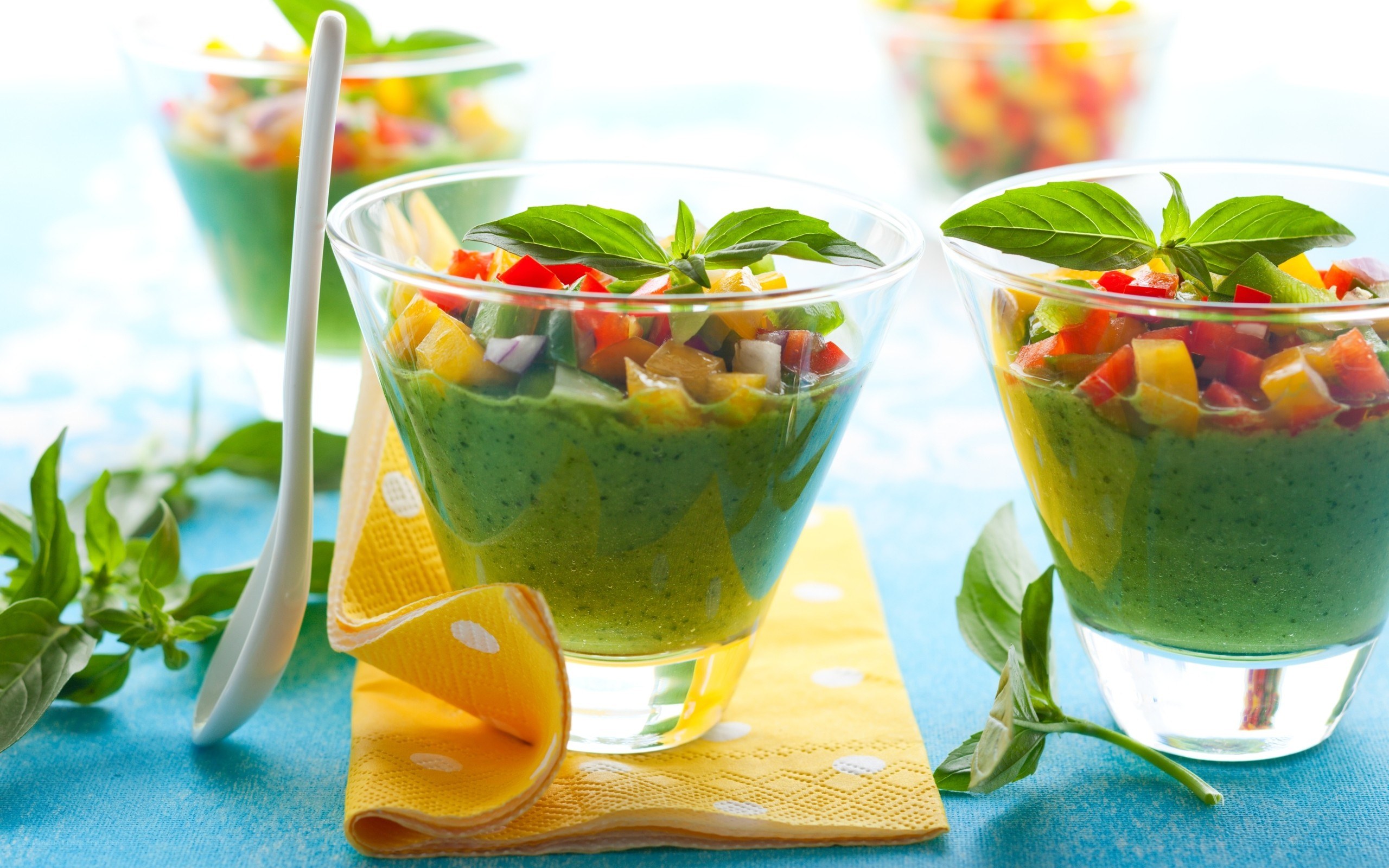 Green soup with vegetable topping