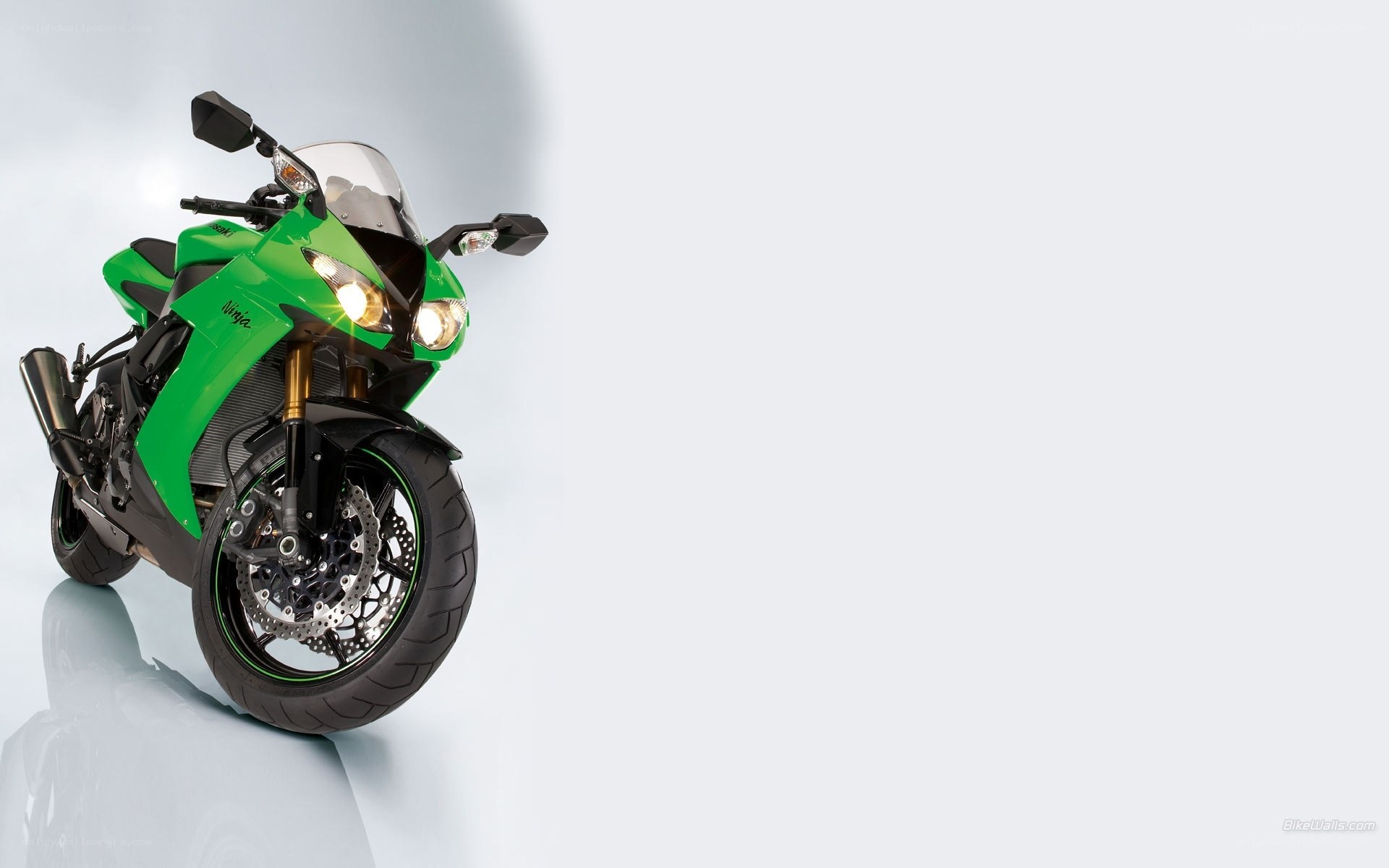 green sport motorcycle