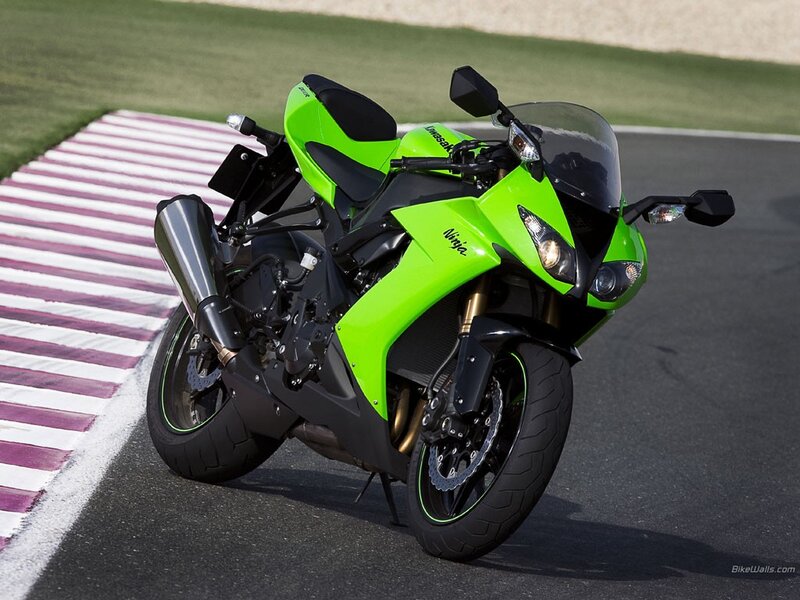 Green Sport Motorcycle — Dynamic