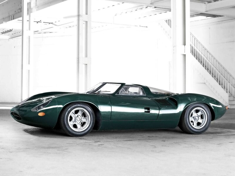 Green Sports Car — Neutral