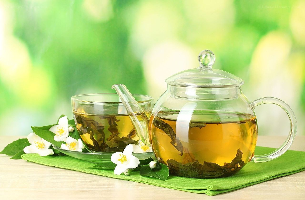 Green tea with jasmine flowers