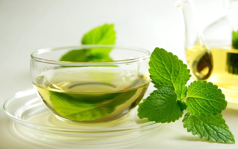 green tea with mint leaves