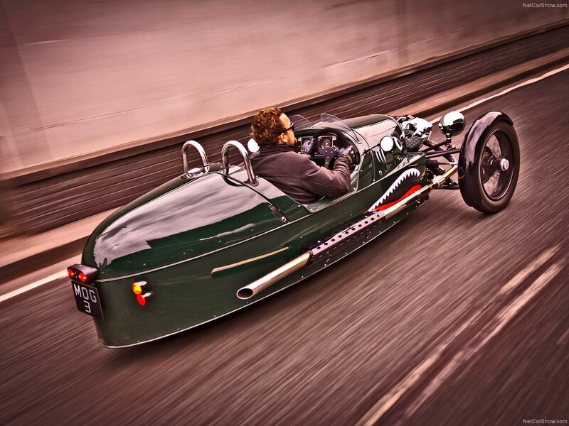 Green Three-wheeled Car — Dynamic