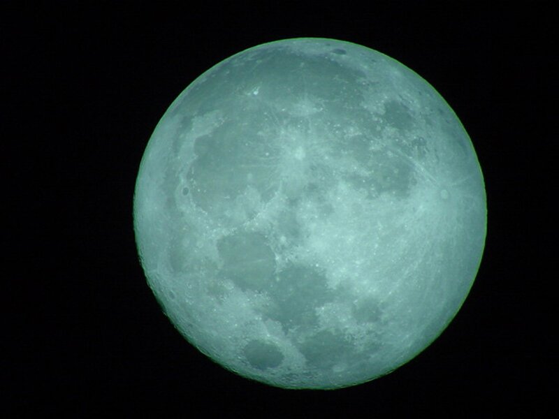 Green-tinted full moon
