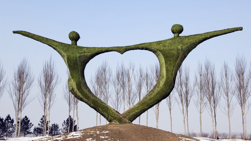 Green topiary heart sculpture