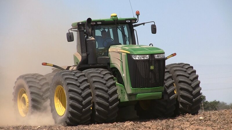 Green Tractor in Field — Active