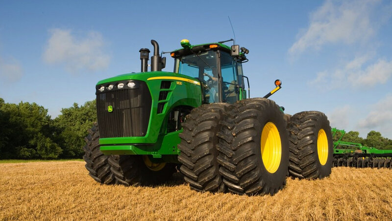 Green Tractor in Field — Calm