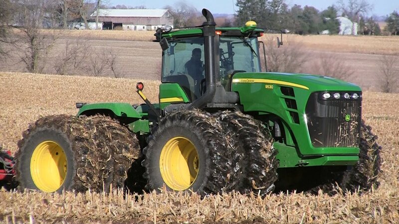 Green Tractor in Field — Rural