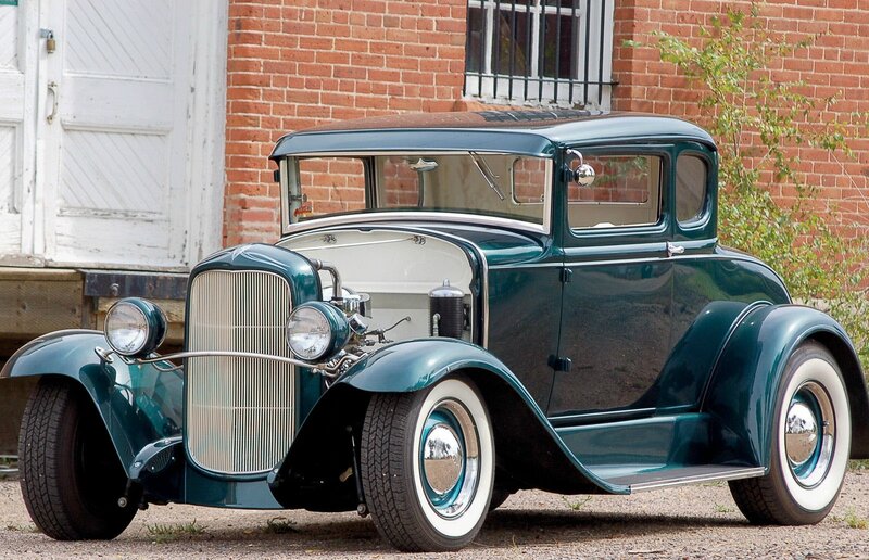 Green Vintage Car — Calm, Afternoon, Photograph, Brick Building