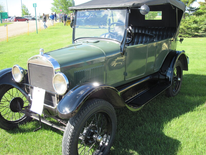 Green Vintage Car — Calm, Afternoon, Photograph, People